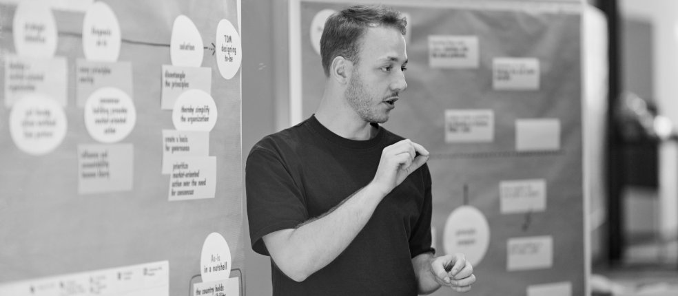 Dustin Brodda in Moderation