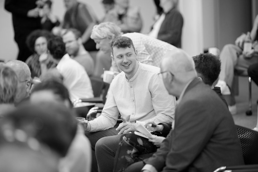 Timothy Nas im Austausch mit Executives