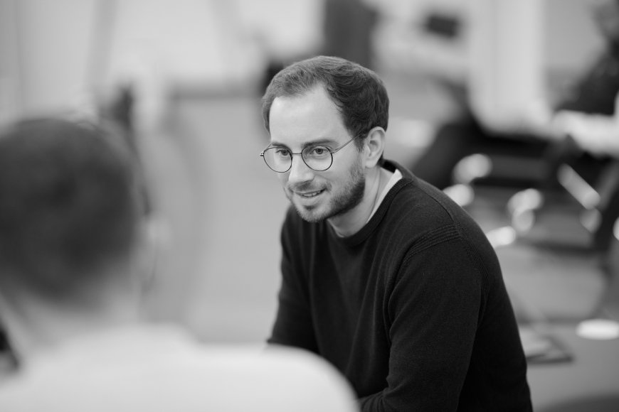 Julian Blanz im Gespräch mit Seminar-Teilnehmern